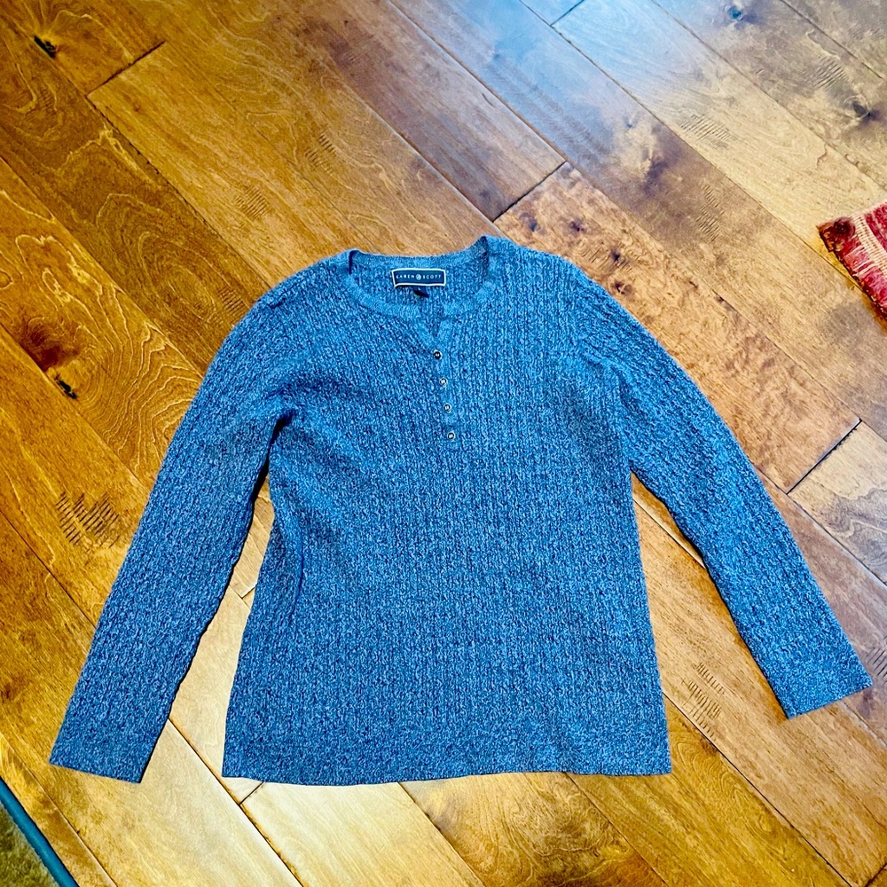 cute top, perfect for cold cozy day